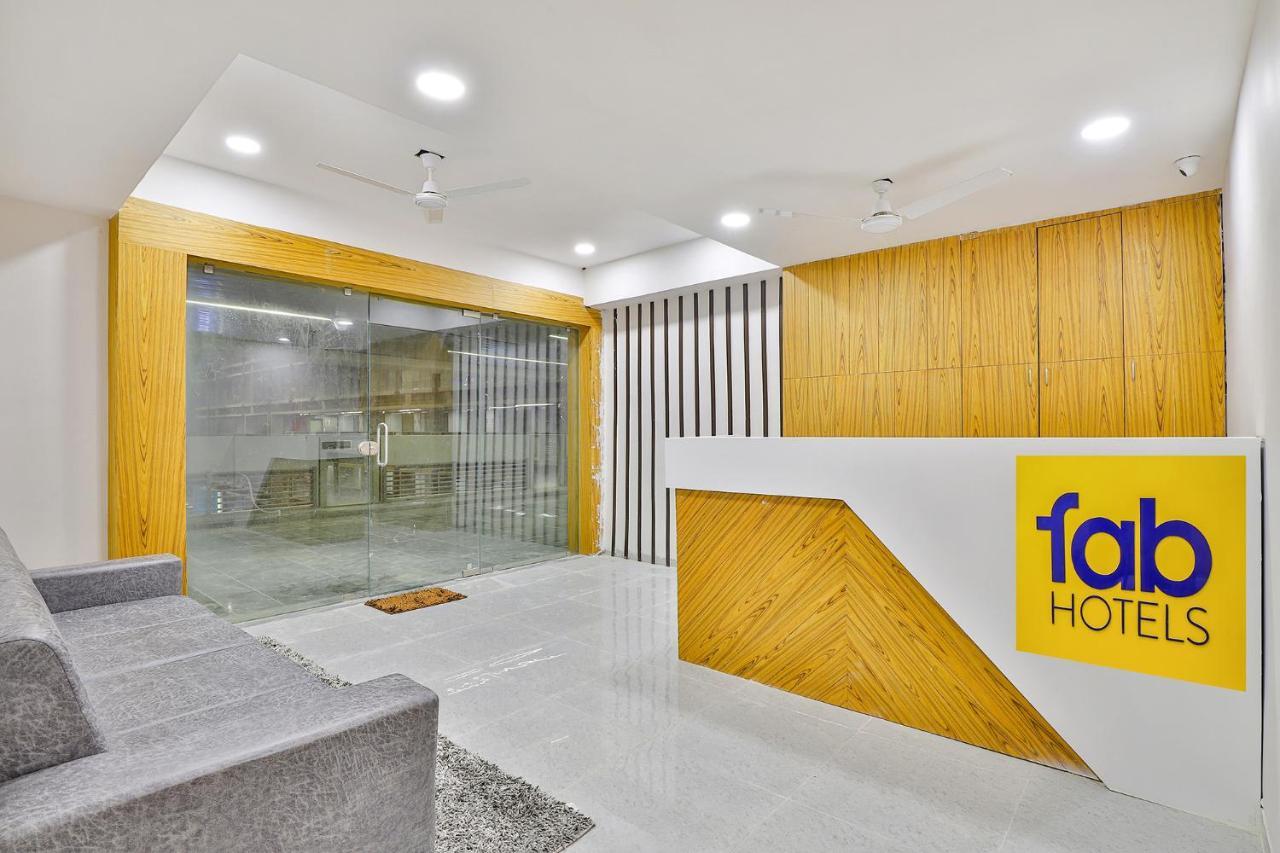 Fabhotel Parkland A Ahmedabad Esterno foto