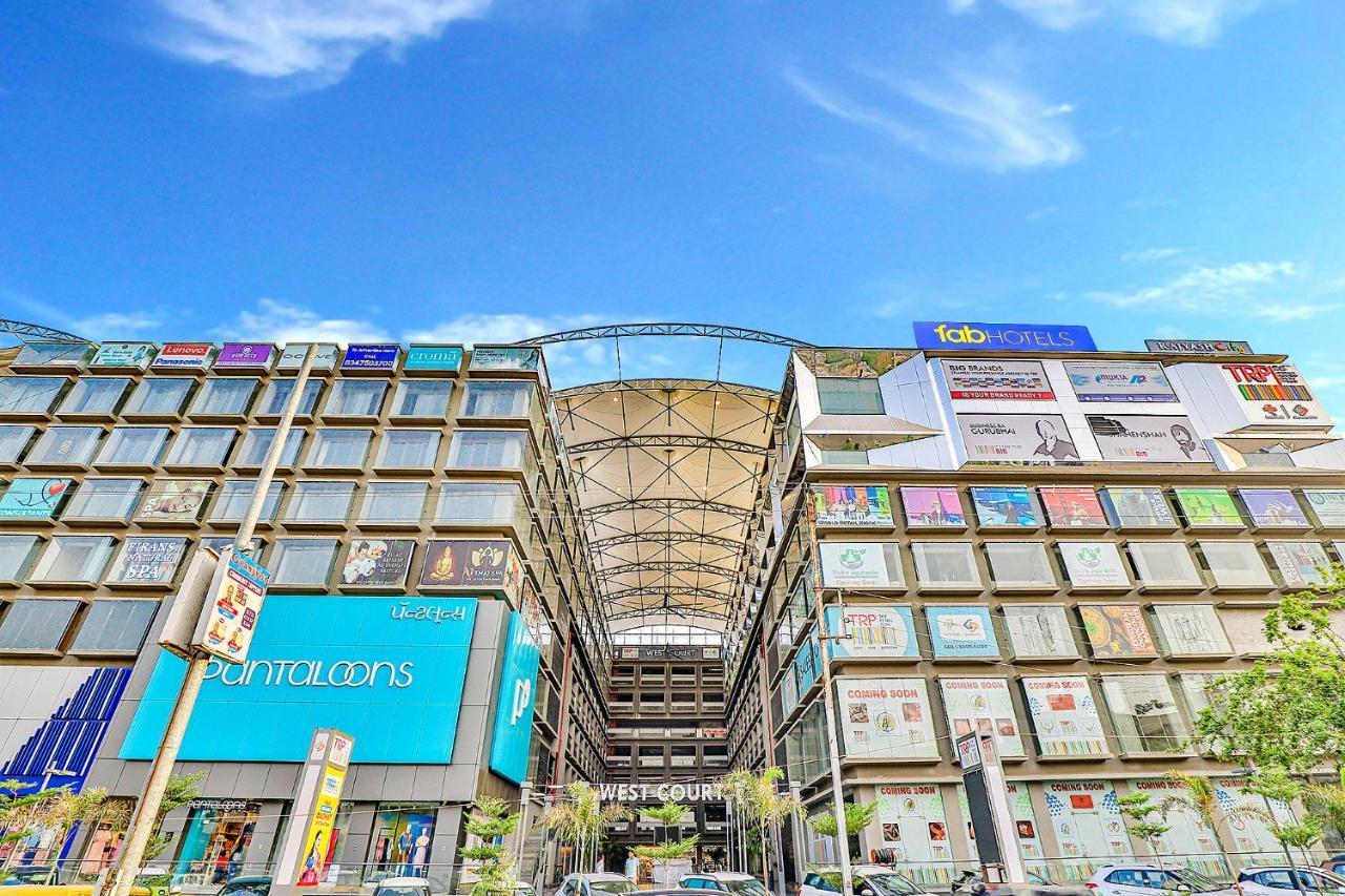 Fabhotel Parkland A Ahmedabad Esterno foto