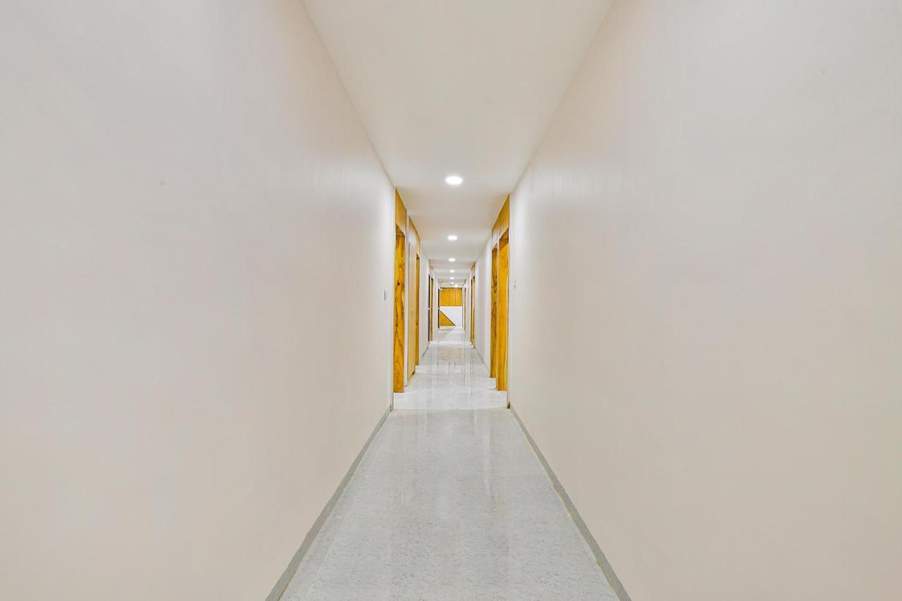 Fabhotel Parkland A Ahmedabad Esterno foto
