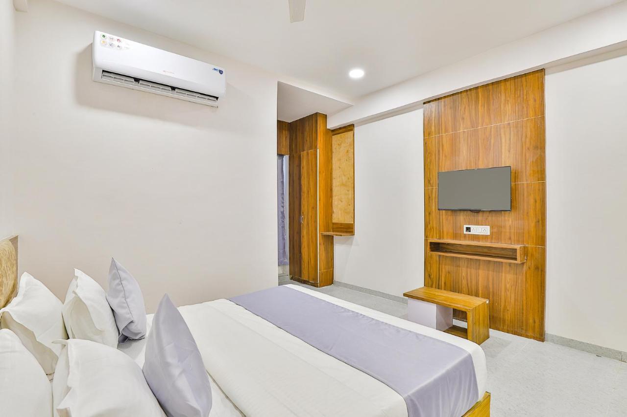 Fabhotel Parkland A Ahmedabad Esterno foto