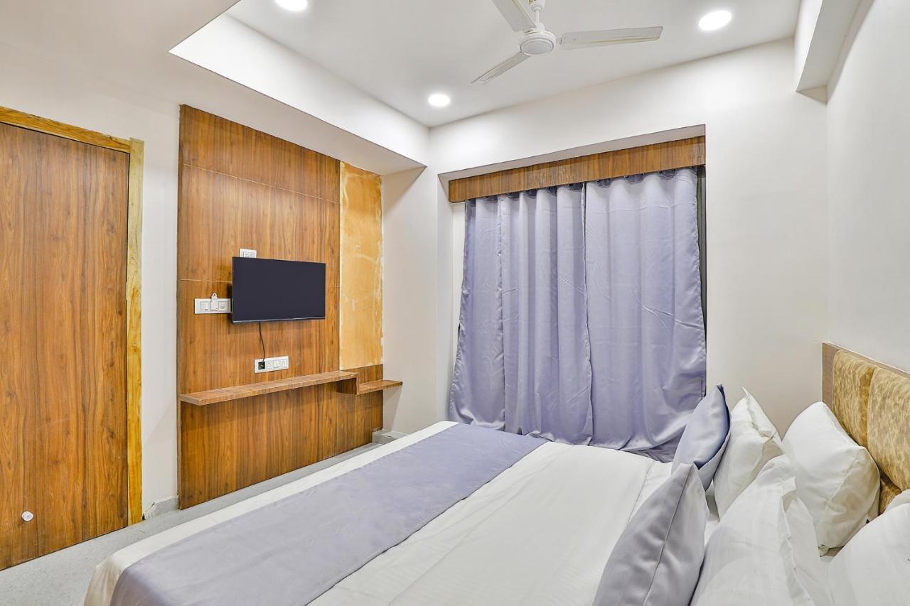Fabhotel Parkland A Ahmedabad Esterno foto